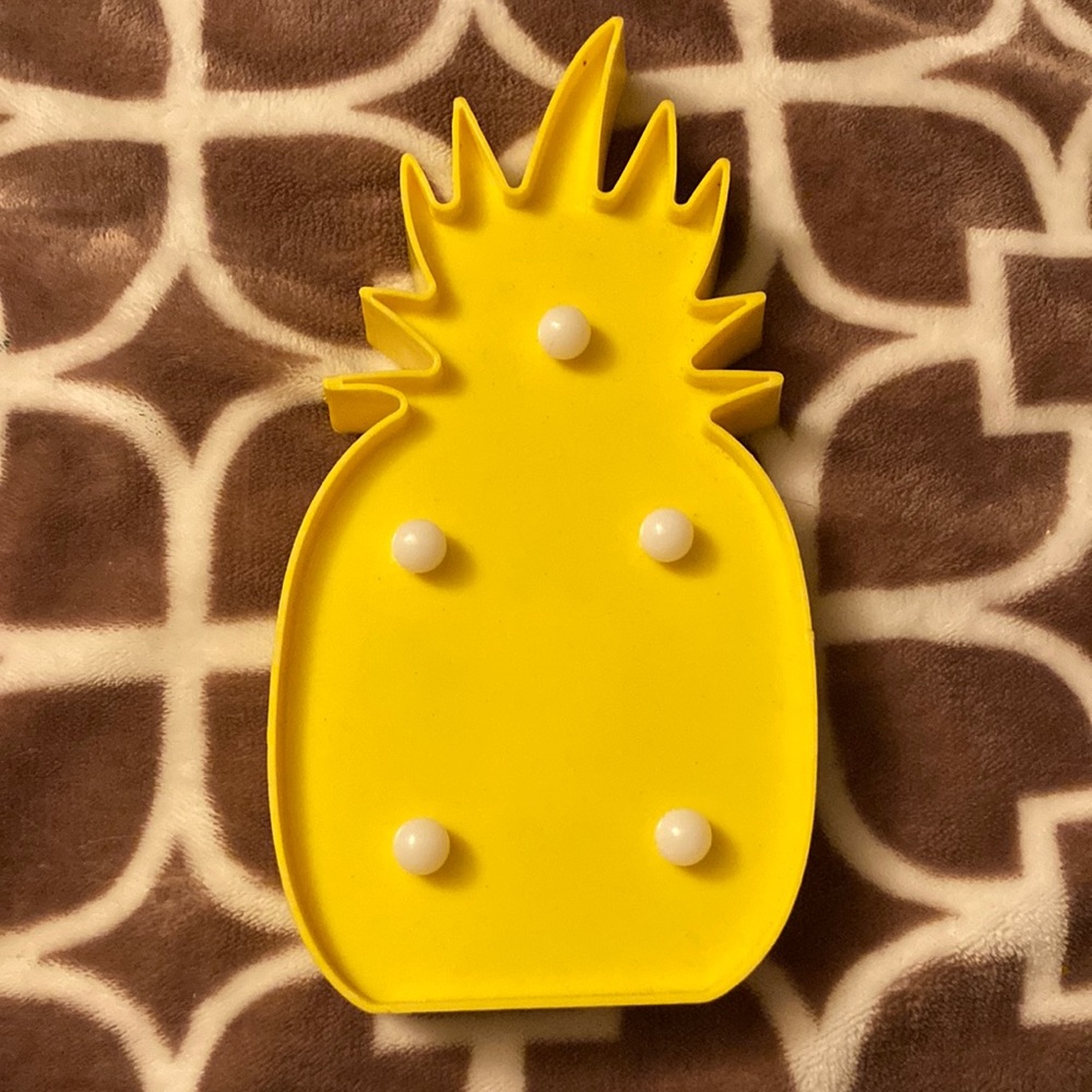 Pineapple decor light